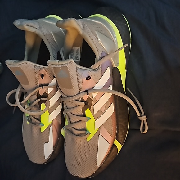 Adidas Boost running shoes - Picture 2 of 4